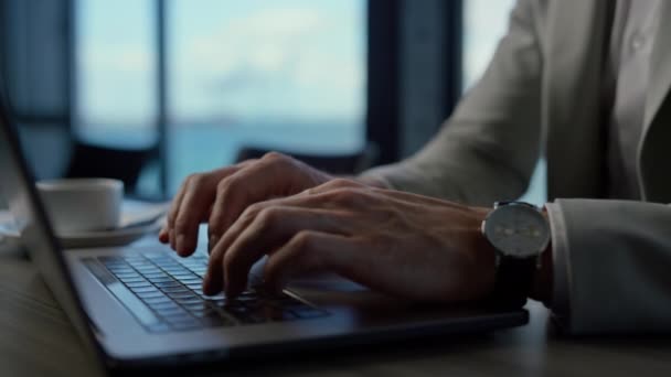 Unrecognizable Businessman Work Laptop Sea Office Closeup Man Employee Hands — Vídeos de Stock