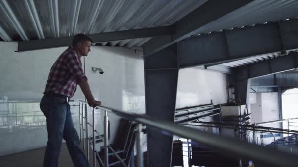 Modern Cowshed Manager Checking Milking Automat Starting Work Process Producing — Stockvideo