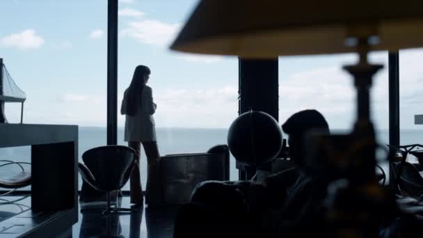 Relaxed Businesswoman Silhouette Thinking Sea View Office Unrecognized Leader Person — Vídeos de Stock