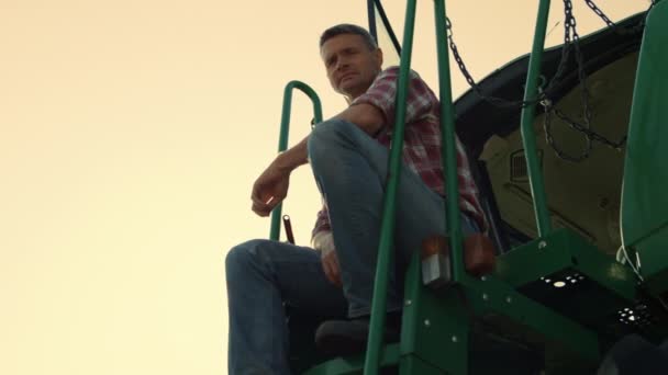 Successful Farmer Resting Tractor Sunset Tired Agronomist Inspecting Crop Field — Stockvideo