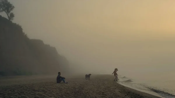 Young Couple Spending Leisure Time Beach Wide Shot Attractive Girl — Photo