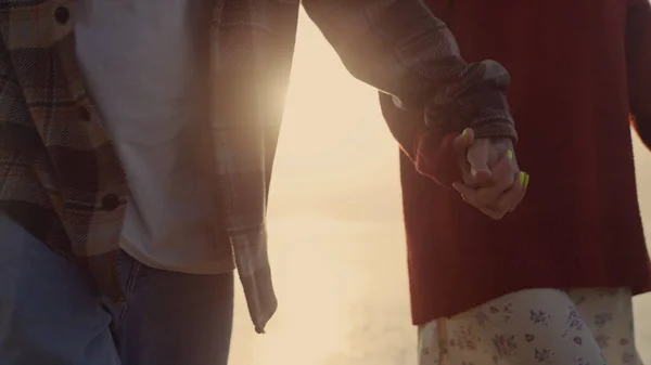 Unrecognizable Woman Man Walking Sea Shore Sunrise Closeup Fashionable Couple — Fotografia de Stock