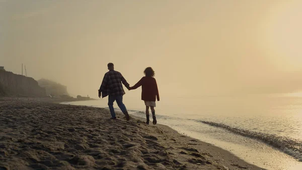 Wide Shot Happy Woman Man Walking Sea Beach Lovely Couple — Zdjęcie stockowe