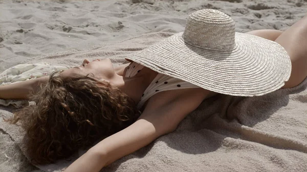 Serene Hot Woman Enjoy Sunlight Covering Body Straw Wide Brimmed — Foto de Stock