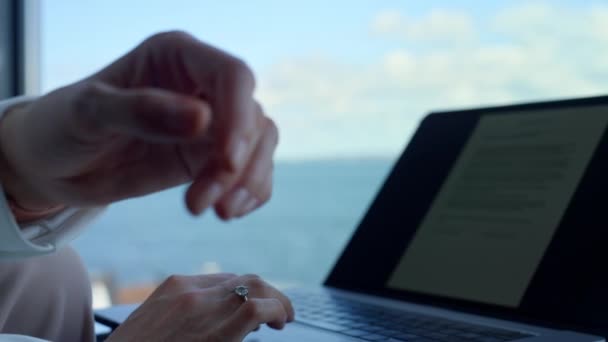 Supervisor Hands Touching Keyboard Laptop Closeup Unknown Expert Working Computer — Stok video