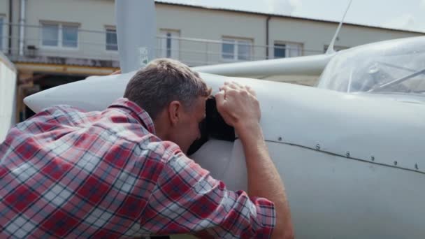 Private Airplane Engine Inspection Aviation Engineer Close Focused White Plane — стоковое видео