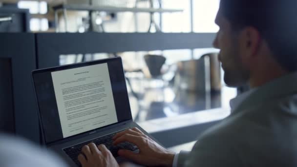 Unrecognizable Businessman Work Laptop Dark Office Closeup Successful Man Employee — Stockvideo