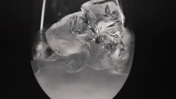 Cold Water Ice Cubes Glass Closeup Zoom Antioxidant Soda Drink — Stockvideo