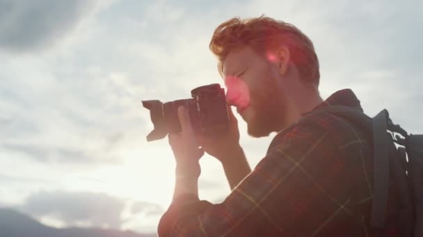 Closeup Professional Photographer Take Camera Photo Sunset Mountains Nature Vacation — Vídeos de Stock
