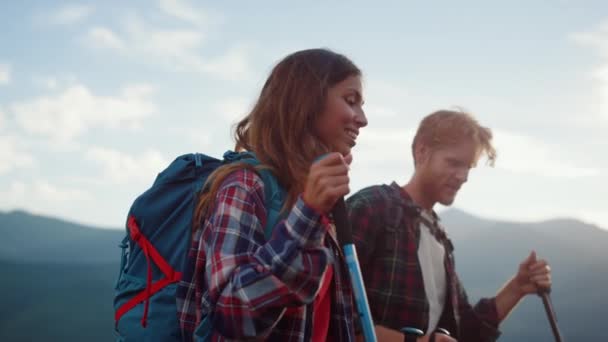 Closeup Smiling Couple Backpack Summer Mountains Happy Hikers Walk Nature — Wideo stockowe