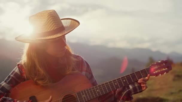 Closeup Musical Woman Play Acoustic Guitar Instrument Mountains Sunset Girl — Vídeos de Stock