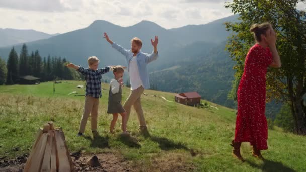 Joyful Family Playing Outdoor Game Together Summer Holiday Cheerful Parents — Vídeo de Stock