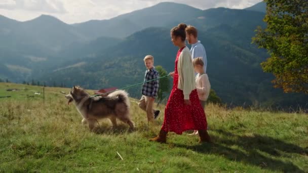 Happy Parents Carefree Kids Walking Friendly Dog Mountain Hill Sunny — Stockvideo