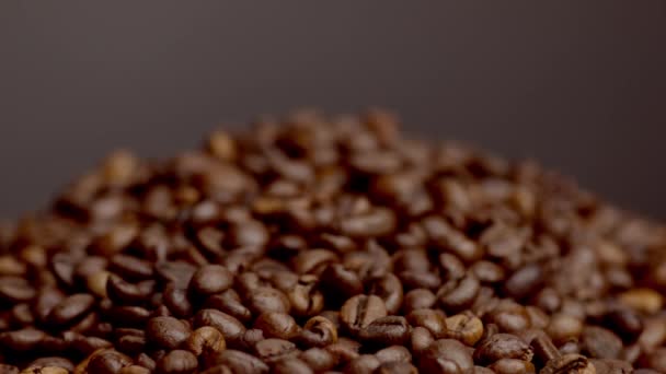 Closeup Heap Roasted Coffee Beans Beautiful Textured View Perfect Brown — Vídeo de Stock