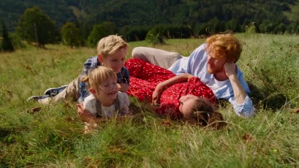 Relaxed Family Lying Green Grass Beautiful Slope Sunny Day Positive — Stok video