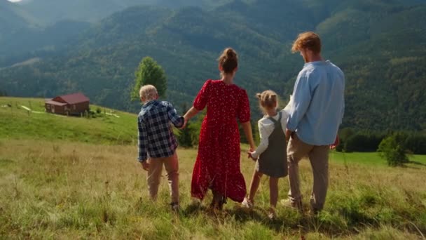 Back View Relaxed Family Coming Green Hill Enjoying Summer Vacation — Wideo stockowe