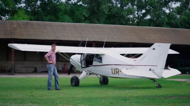 Pilot Posing Standing White Airplane Successful Landing Airfield Middle Age — Video Stock