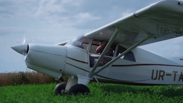Small Private Airplane Started Engine Standing Countryside Field Summer Day — 图库视频影像