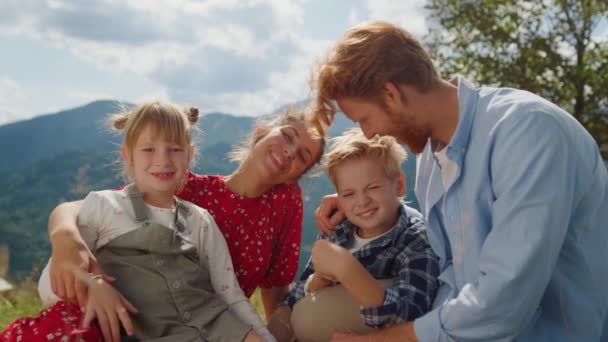Cheerful Family Feeling Happy Nature Enjoying Summer Vacation Close Smiling — Wideo stockowe