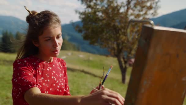Closeup Inspired Woman Painter Drawing Picture Summer Mountains Portrait Talented — Video