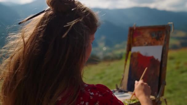 Back View Woman Painter Drawing Paintbrush Beautiful Mountains Landscape Close — Vídeo de Stock