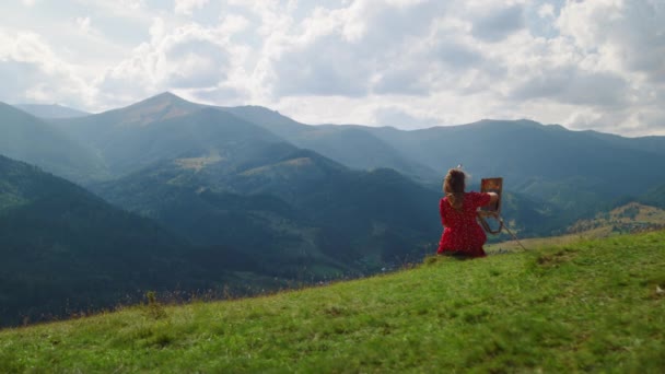 Back View Woman Painter Painting Picture Gorgeous Mountain Landscape Outdoors — Wideo stockowe