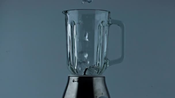 Ice Cubes Falling Mixer Bowl Close Cocktail Beverage Preparation Blender — ストック動画