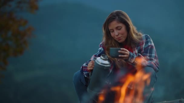 Closeup Beautiful Woman Camp Relaxing Evening Vacation Cheerful Girl Drink — Vídeo de Stock