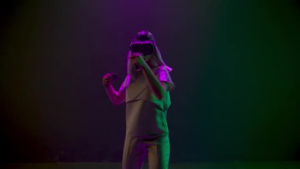 Goggles Girl Gaming Fighting Alone Skilled Woman Playing Immersive Virtual — Vídeo de Stock