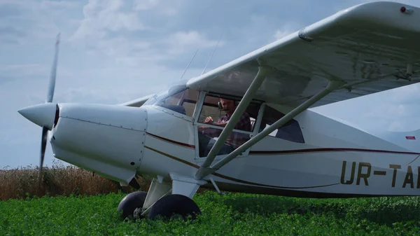 Small Private Airplane Started Engine Standing Countryside Field Summer Day — Stock Photo, Image