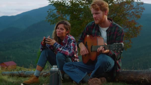 Music Couple Sit Camp Mountain Landscape Closeup Carefree Lovers Play — Vídeo de Stock