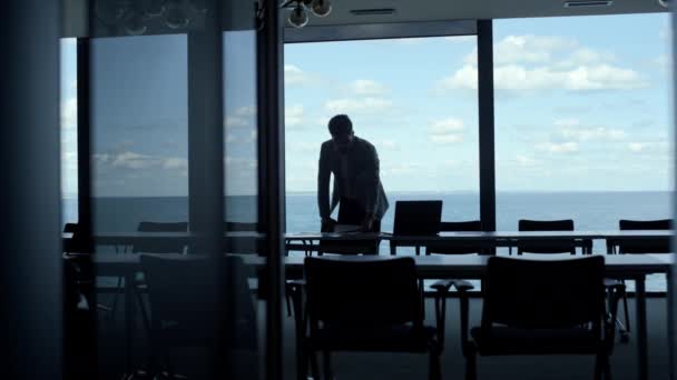 Silhouette Business People Using Tablet Computer Marine View Office Unknown — Stok video
