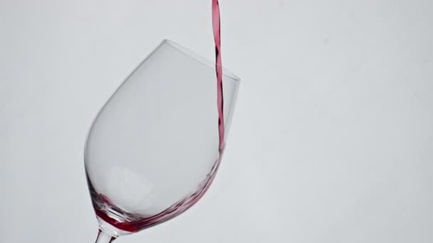 Kırmızı Şarap Kadehi Ağır Çekimde Yakın Çekim Alkolik Lezzetli Temiz — Stok video