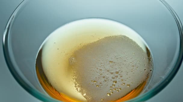 Alcoholic Drink Foamy Surface Top View Lager Beer Bubbles Bursting — Stock Video