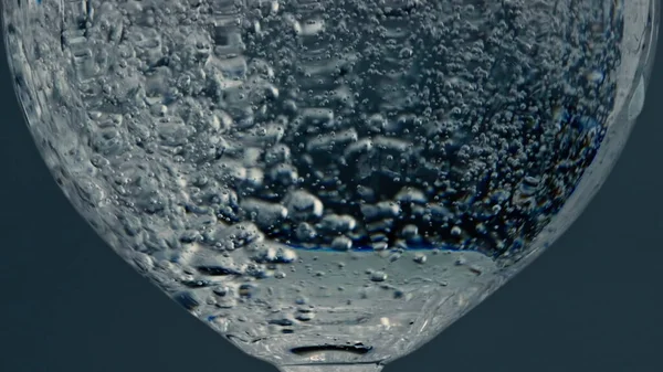 Closeup Bubbles Rising Glass Surface Dark Background Fresh Pure Beverage — ストック写真