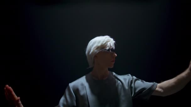 Man Gesturing Virtual Reality Goggles Light Focused Blonde Guy Swiping — Vídeo de stock