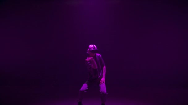 Réalité Virtuelle Hipster Dansant Néon Lecteur Metaverse Expérimentant Simulation Dans — Video