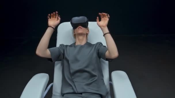 Sensor Man Touch Unsichtbare Anzeigeschnittstelle Herauszoomen Futuristische Teenager Wischen Virtual — Stockvideo