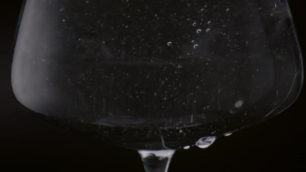 Small Bubbles Swirling Full Goblet Water Super Slow Motion Close — Stock Video