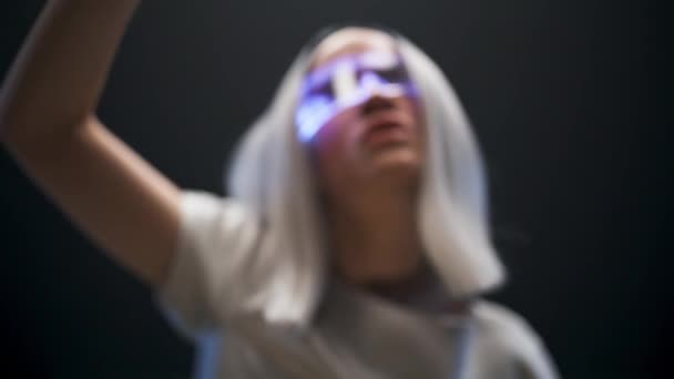 Blonďaté Hráčské Paže Hrají Metaverzem Nft Detailně Chytré Brýle Žena — Stock video