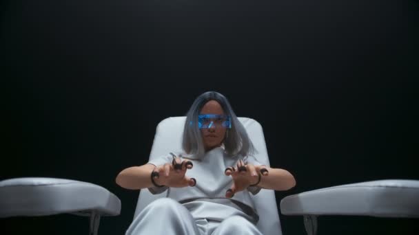 Futuristische Mädchen Tippen Virtuelle Tastatur Nahaufnahme Brillen Für Frauen Die — Stockvideo