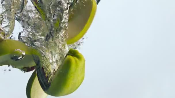 Lekker Rijp Fruit Spetterend Helder Water Met Belletjes Super Slow — Stockvideo