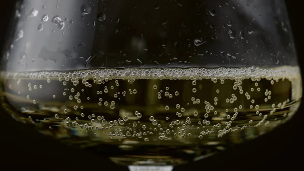 Nahaufnahme Glasbecher Mit Köstlichem Gourmet Champagner Auf Schwarzem Hintergrund Transparenter — Stockfoto