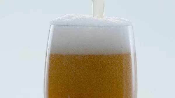 Hop Espuma Cerveja Derramando Borbulhar Dentro Vidro Transparente Super Câmera — Fotografia de Stock