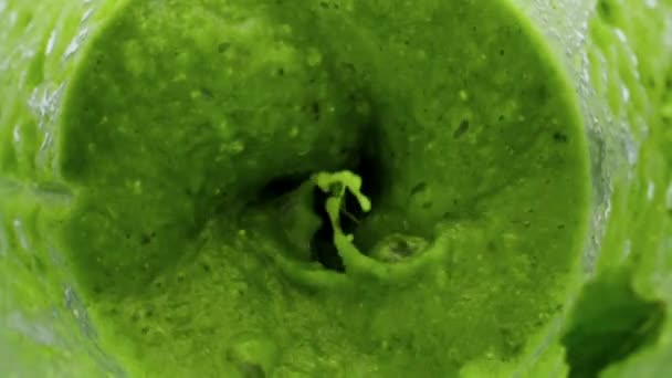 Κοντινό Πλάνο Πράσινο Λαχανικών Πουρέ Προετοιμασία Στο Ηλεκτρικό Μπλέντερ Πάνω — Αρχείο Βίντεο