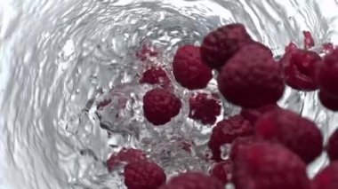 Böğürtlenler girdap suyu fırlatıyorlar. Arındırılmış alkol içermeyen sıvı, şeffaf kapta kıvrılıyor. Pembe ahududular su kadehini yavaş çekimde hareket ettiriyor. Saf kokteyl girdabı