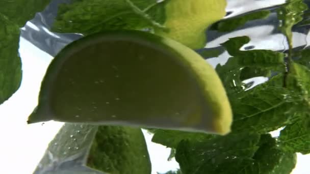Citrus Maden Suyu Kasırgası Yaklaşıyor Organik Alkolsüz Mojito Şeffaf Camların — Stok video