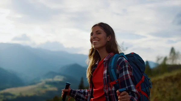 Closeup Positive Tourist Hike Mountains Peak Landscape Cheerful Woman Trekking — Stock Fotó