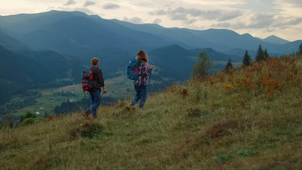 Walking Couple Hiking Mountains Two Active Travelers Going Trekking Poles — Foto Stock