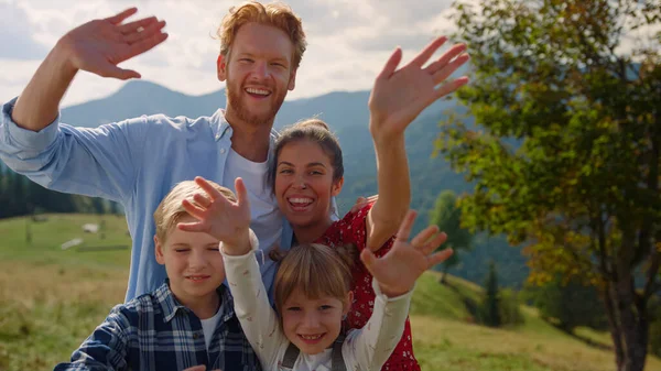 Cheerful Family Posing Waving Hands Camera Standing Summer Mountains Close — Stockfoto